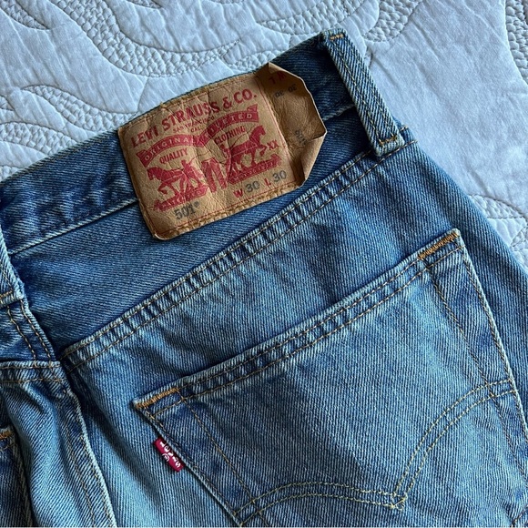 Levi's - 501 Original Fit Jeans - Meet Me at The Greek - Medium Wash - Picture 10 of 12